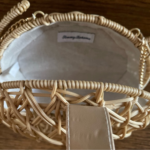 Tommy Bahama Woven Turtle Crossbody Bag in Natural Straw with Gold Chain NWT - Picture 6 of 8